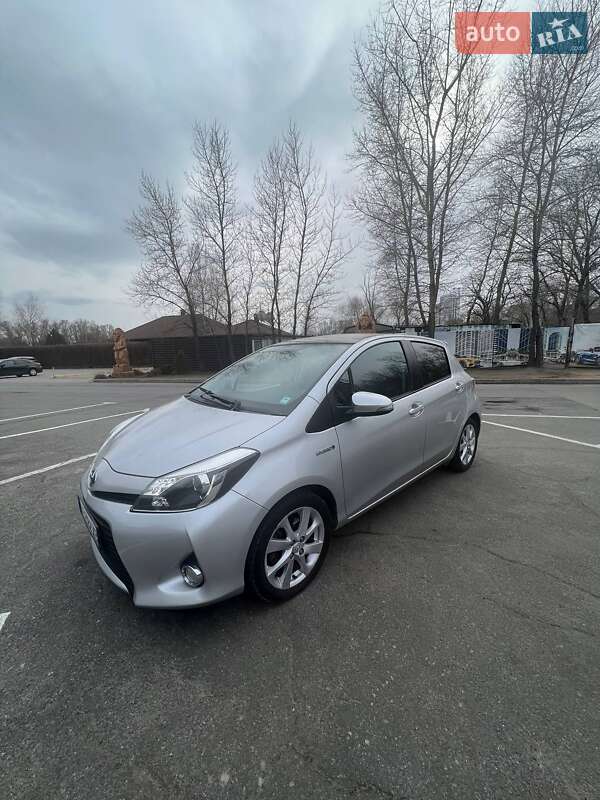 2013 toyota yaris hybrid