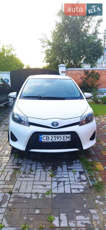 2013 toyota yaris hybrid