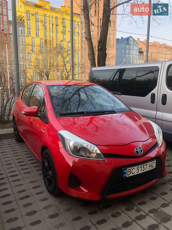 2014 toyota yaris hybrid