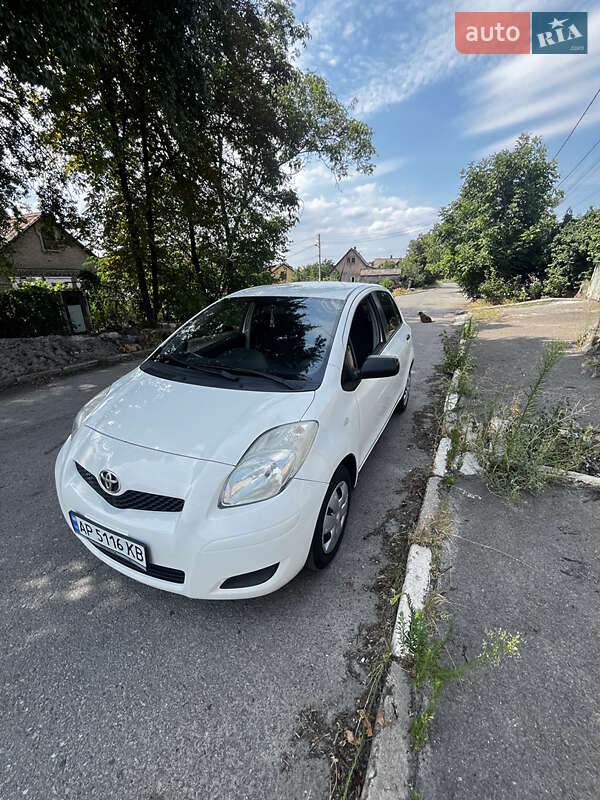 2010 toyota yaris