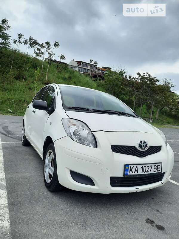 2010 toyota yaris