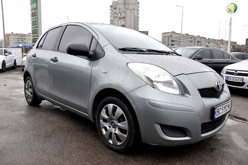 2010 toyota yaris
