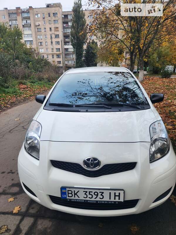 2010 toyota yaris