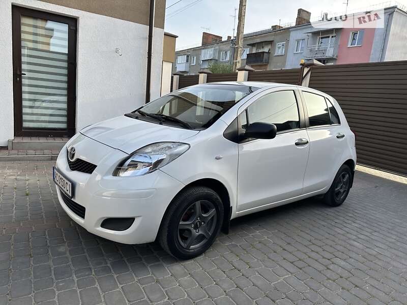 2010 toyota yaris