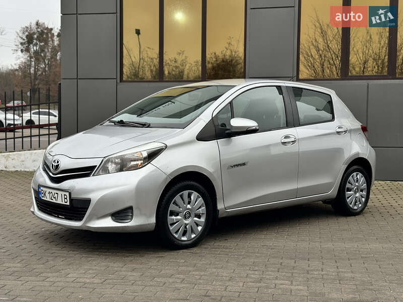 2011 toyota yaris