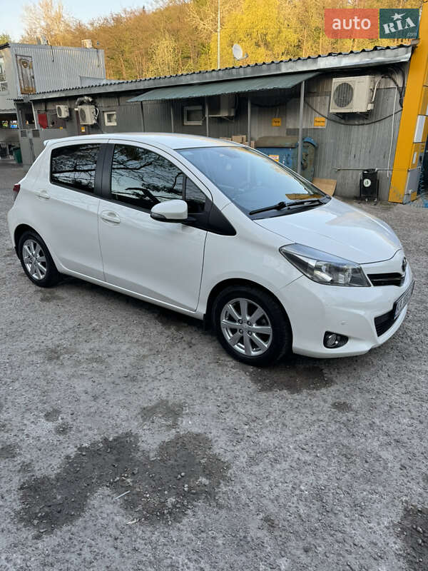 2012 toyota yaris