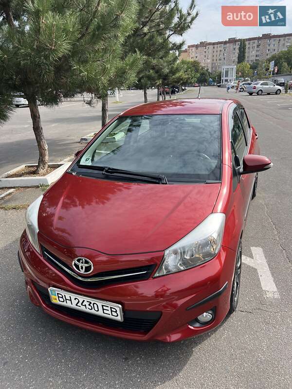 2012 toyota yaris