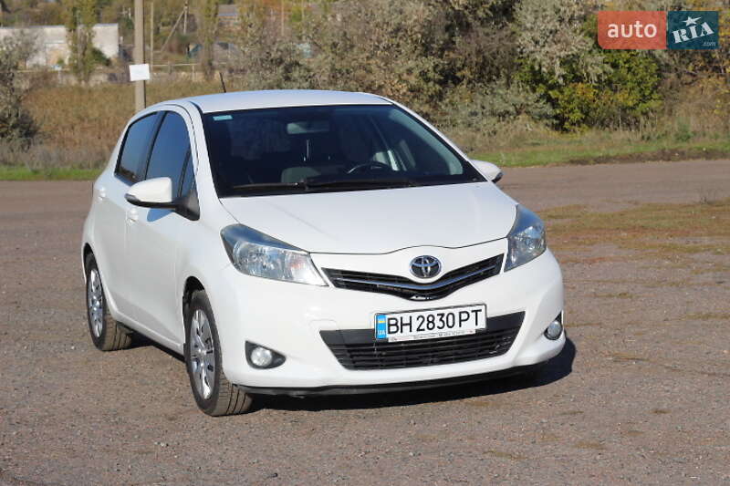 2012 toyota yaris