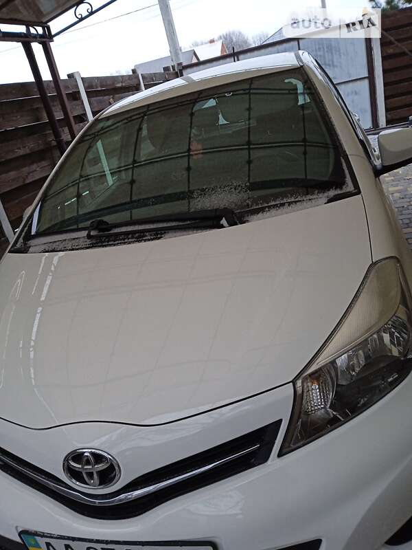 2012 toyota yaris