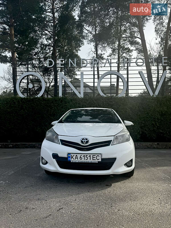 2012 toyota yaris