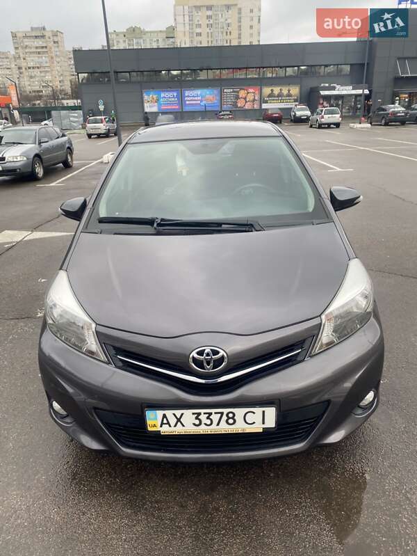 2012 toyota yaris