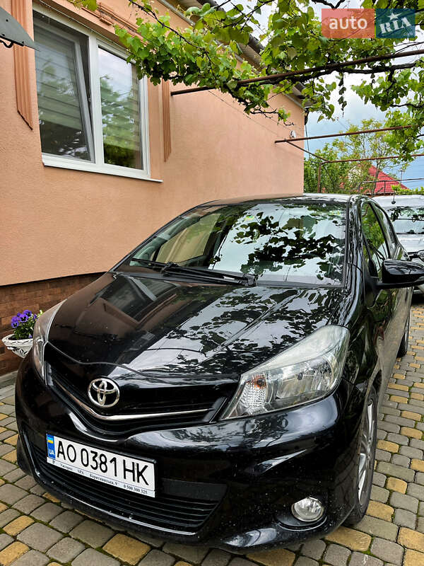 2012 toyota yaris