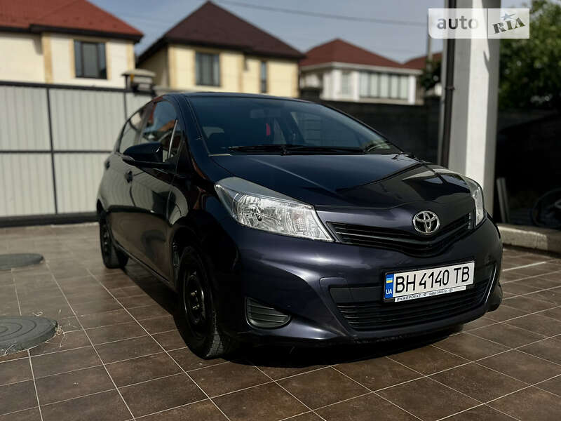 2012 toyota yaris