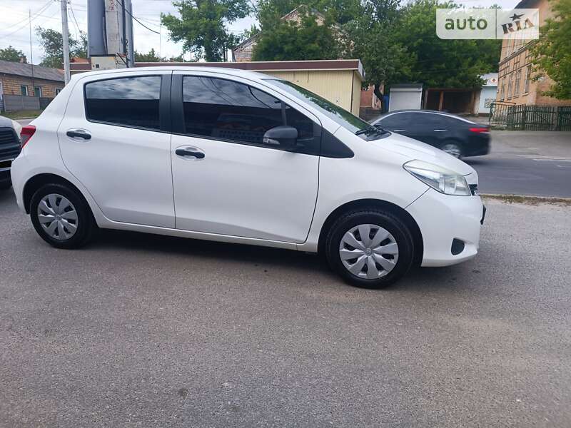 2012 toyota yaris