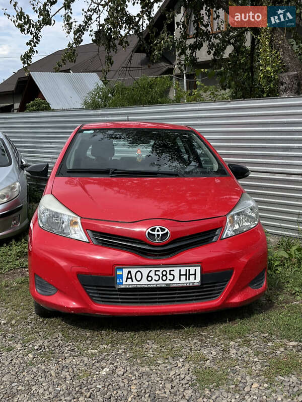 2012 toyota yaris