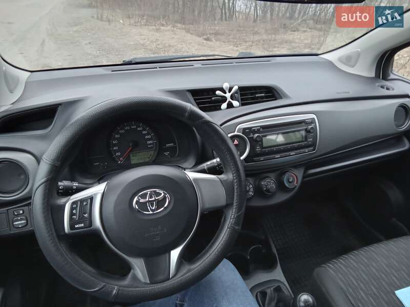 2012 toyota yaris