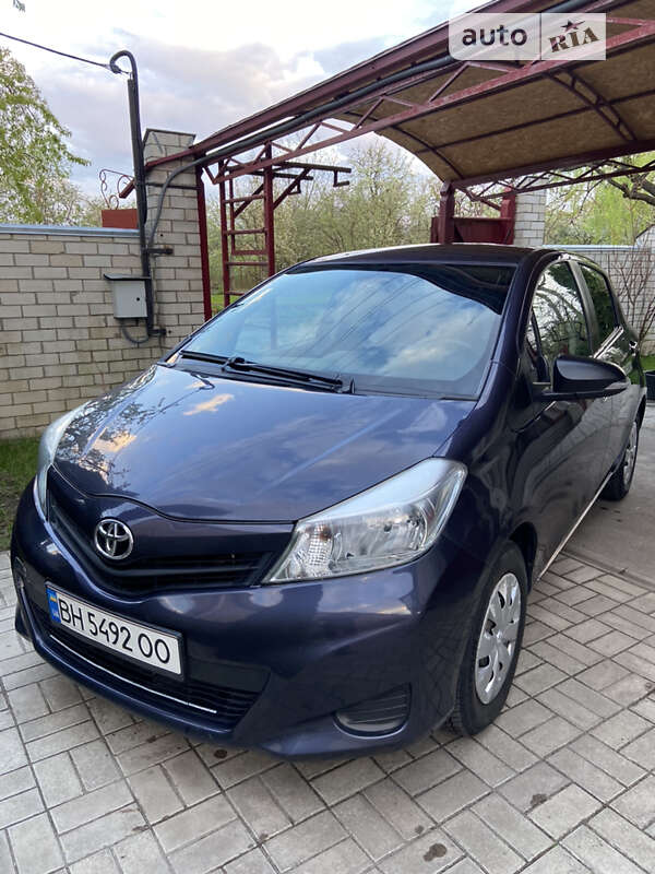 2012 toyota yaris