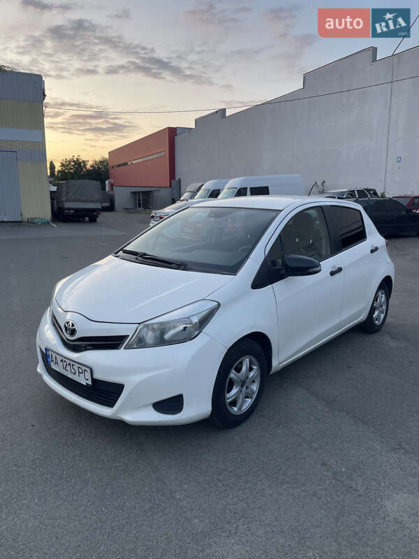 2012 toyota yaris