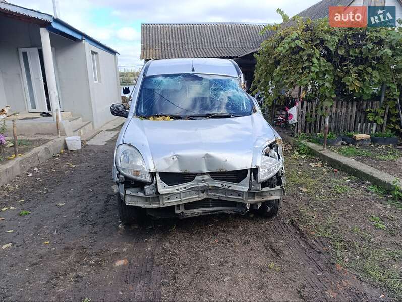 2005 nissan kubistar