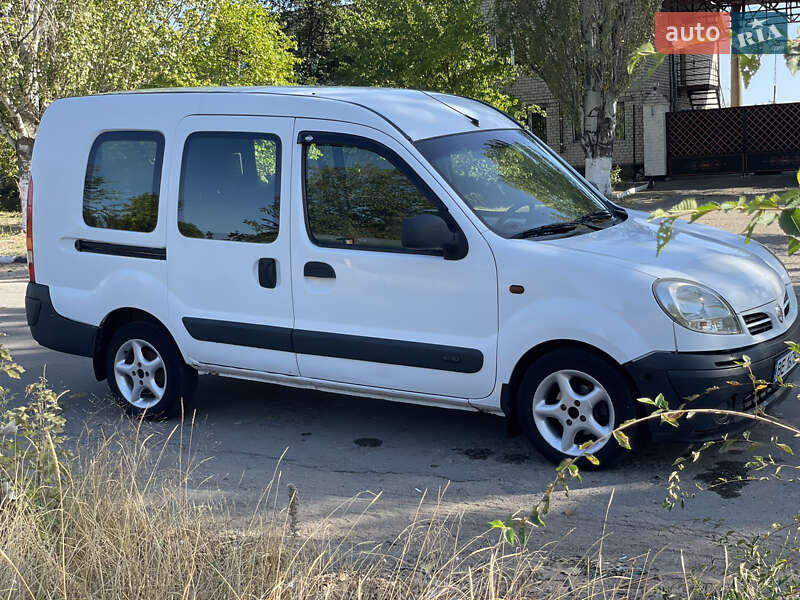 2004 nissan kubistar