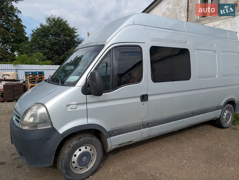 2010 nissan interstar