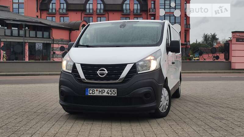 2017 nissan nv 300