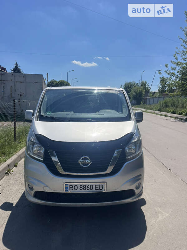 2017 nissan nv 300