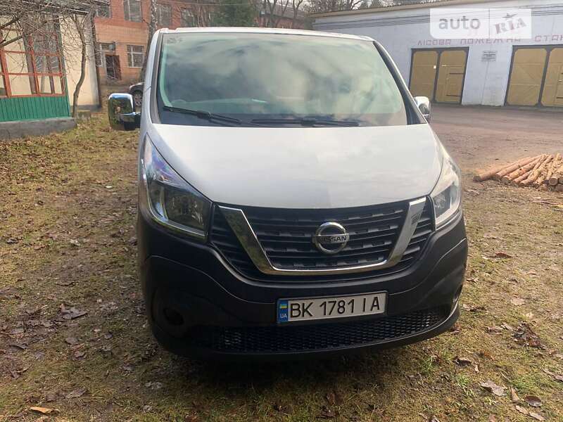 2017 nissan nv 300