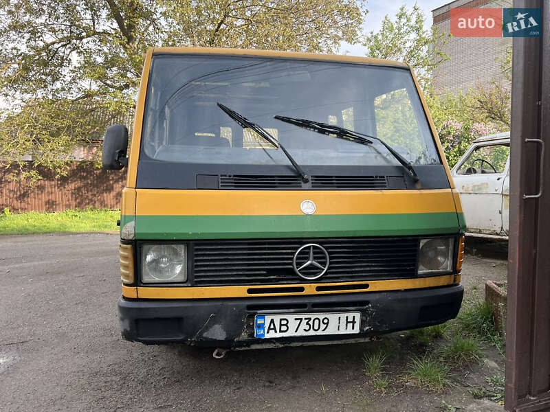 1990 mercedes-benz 100