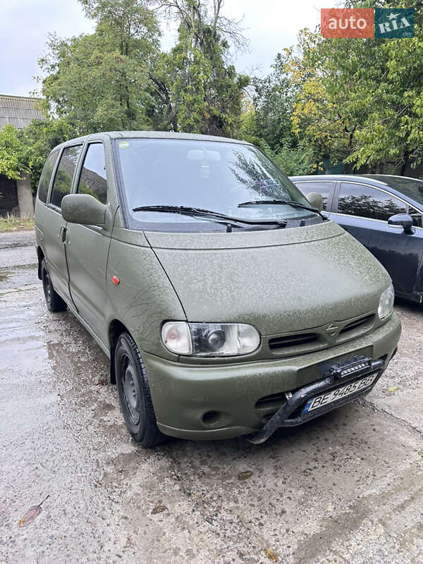 1999 nissan serena