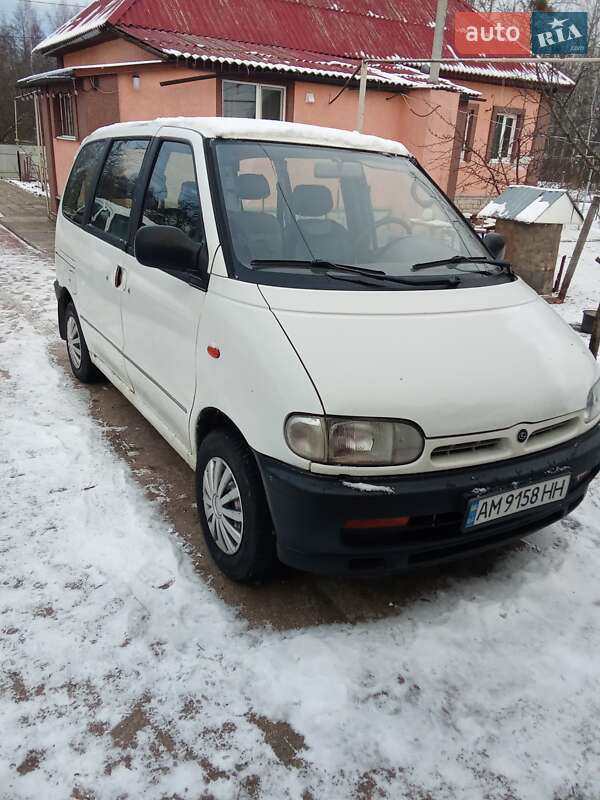 1995 nissan serena