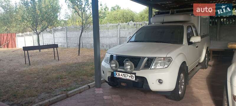 2010 nissan navara