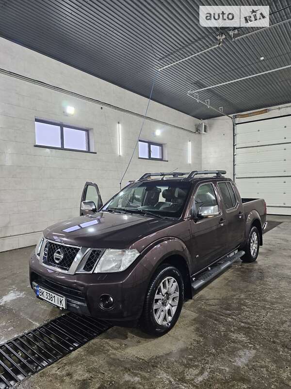 2012 nissan navara