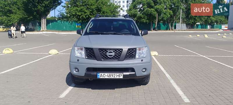 2005 nissan navara