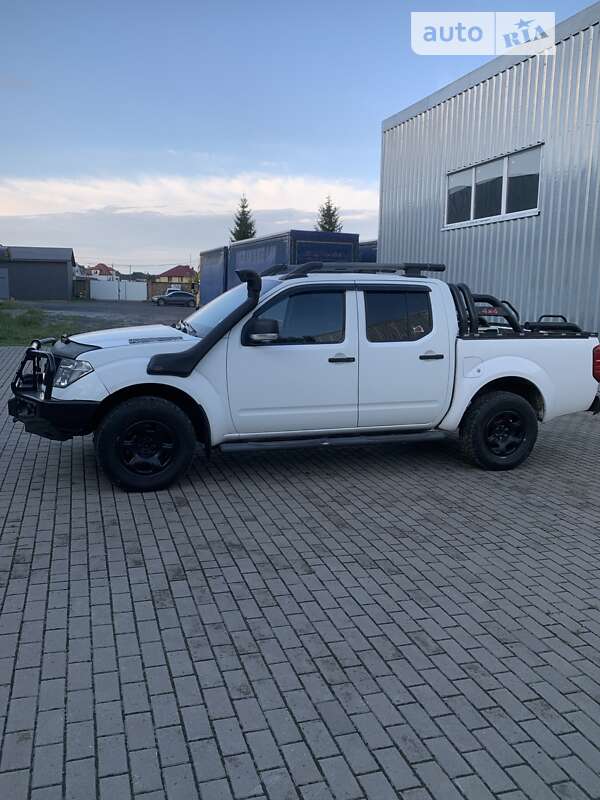 2008 nissan navara