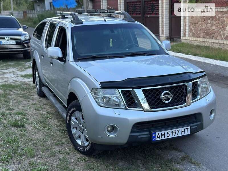 2010 nissan navara