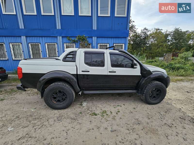 2010 nissan navara