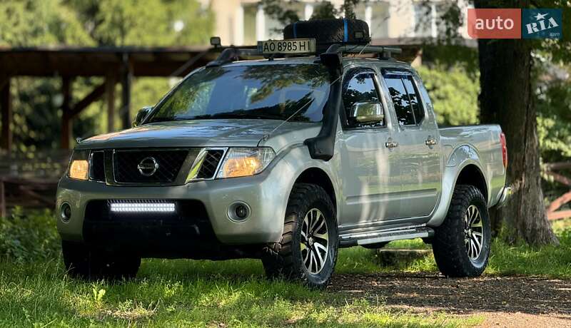 2010 nissan navara