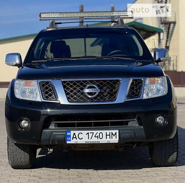 2010 nissan navara