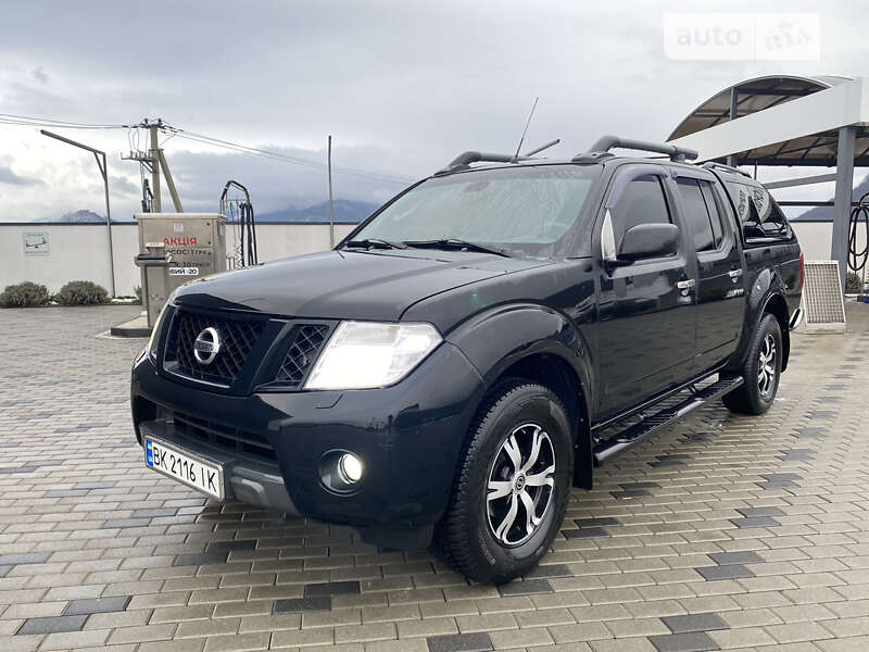 2010 nissan navara