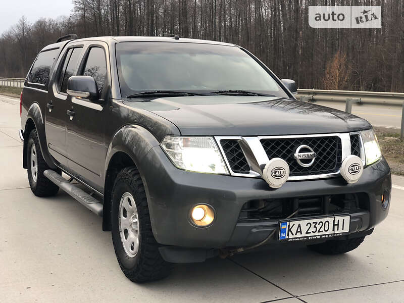 2010 nissan navara