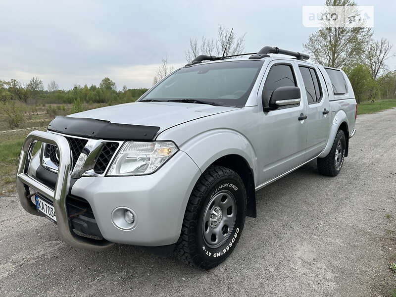 2010 nissan navara