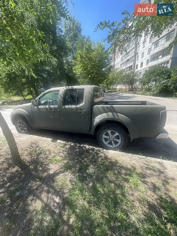 2010 nissan navara