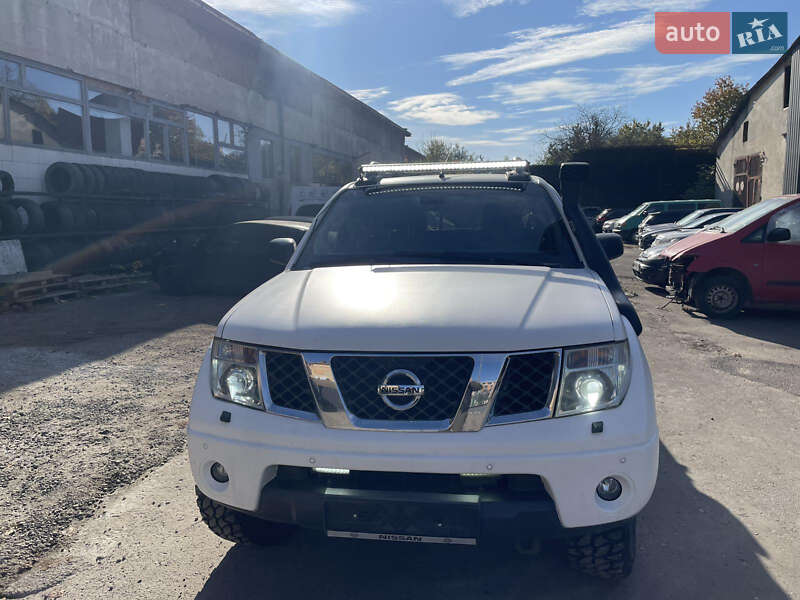 2012 nissan navara