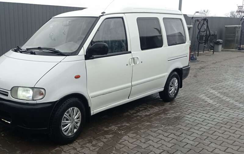 2000 nissan vanette