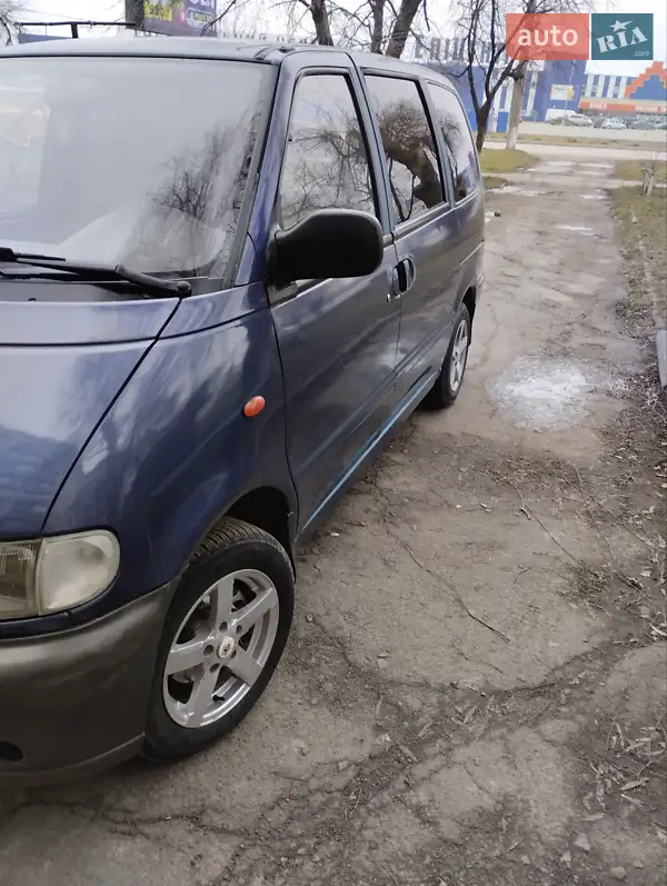 1999 nissan serena