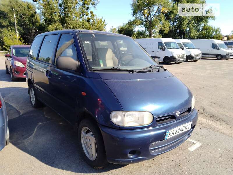 1999 nissan serena