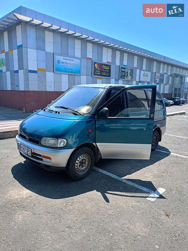 1993 nissan serena