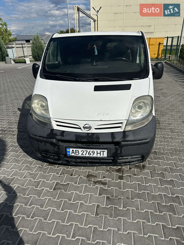 2004 nissan primastar
