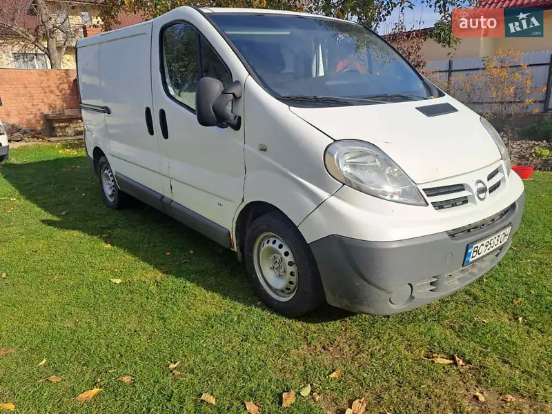 2010 nissan primastar